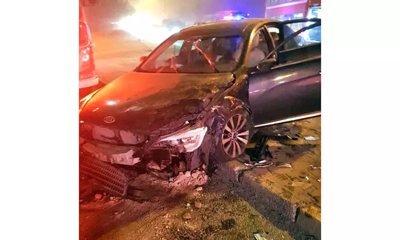 വാഹനാപകടം: രണ്ട് ഖത്തർ പൗരന്മാർ മരിച്ചു വാഹനാപകടം: രണ്ട് ഖത്തർ പൗരന്മാർ മരിച്ചു