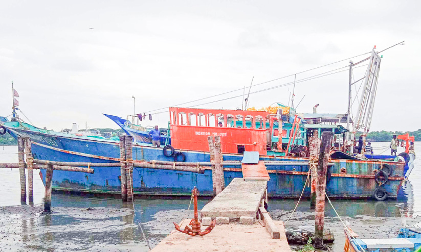 demolishing boats demolishing boats