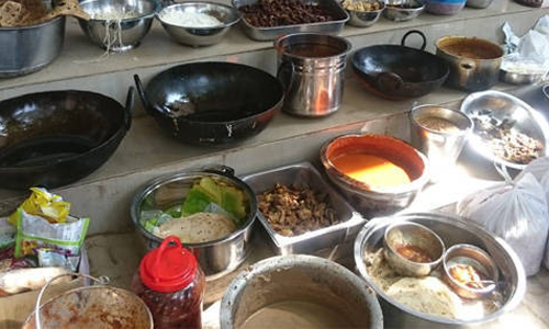 ആരോഗ്യവകുപ്പിന്റെ വ്യാപക പരിശോധന; വടകരയിൽ പഴകിയ ഭക്ഷണം പിടികൂടി