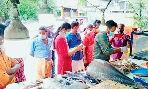 അനുമതിയില്ലാതെ പ്രവർത്തിച്ച കടയിൽനിന്ന് പഴകിയ മത്സ്യം പിടികൂടി