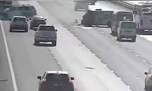 വാഹനം ഓട്ടത്തിനിടെ നിന്നാല്‍ അപകടമൊഴിവാക്കാന്‍ ശ്രദ്ധവേണം -പൊലീസ്