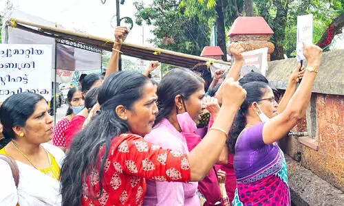 മേയർ ടി.​ഒ. മോ​ഹ​ന​നെ​തി​രെ പ്രതിഷേധം തുടരുന്നു; പ്രതിരോധിക്കാൻ വനിത കൗൺസിലർമാർ