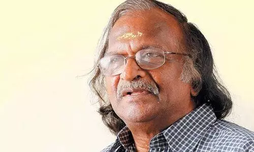 പത്മപ്രഭാ പുരസ്കാരം ശ്രീകുമാരൻ തമ്പിക്ക് സമർപ്പിച്ചു പത്മപ്രഭാ പുരസ്കാരം ശ്രീകുമാരൻ തമ്പിക്ക് സമർപ്പിച്ചു