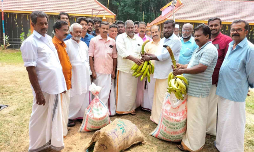 അമ്പലത്തിലെ അന്നദാനത്തിനു പള്ളിക്കമ്മിറ്റി വക കാണിക്ക