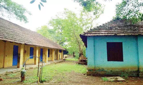 ചാലക്കുടി ഗവ. സ്കൂളിലെ ജീർണിച്ച കെട്ടിടങ്ങൾ പൊളിച്ചുനീക്കണമെന്ന് ആവശ്യം ചാലക്കുടി ഗവ. സ്കൂളിലെ ജീർണിച്ച കെട്ടിടങ്ങൾ പൊളിച്ചുനീക്കണമെന്ന് ആവശ്യം