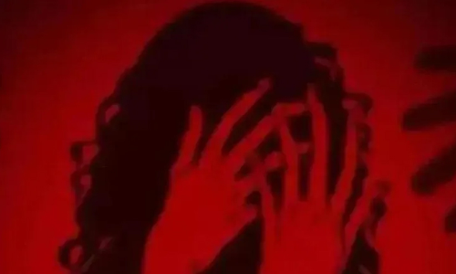 രണ്ടര വയസ്സുള്ള മകന്റെ മുന്നിലിട്ട് യുവതിയെ 79 ദിവസം പീഡിപ്പിച്ചു; മന്ത്രവാദി ഒളിവിൽ രണ്ടര വയസ്സുള്ള മകന്റെ മുന്നിലിട്ട് യുവതിയെ 79 ദിവസം പീഡിപ്പിച്ചു; മന്ത്രവാദി ഒളിവിൽ