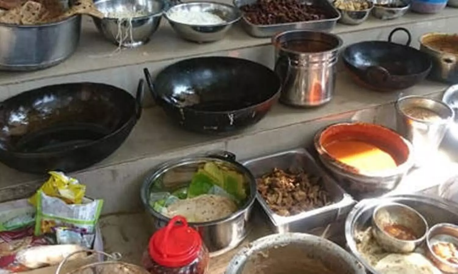 സ്റ്റാർ ഹോട്ടലുകളിലടക്കം പരിശോധന; പഴകിയ ഭക്ഷണം പിടികൂടി