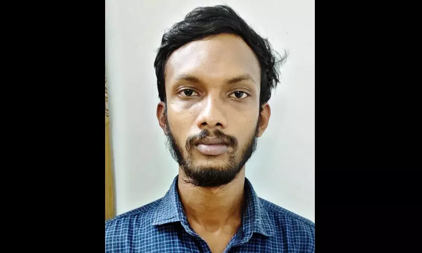 ഓൺലൈൻ ഗെയിമിലൂടെ പരിചയപ്പെട്ട പെൺകുട്ടിയുടെ ചിത്രങ്ങൾ മോർഫ് ചെയ്ത് ഭീഷണി; യുവാവ് അറസ്റ്റിൽ ഓൺലൈൻ ഗെയിമിലൂടെ പരിചയപ്പെട്ട പെൺകുട്ടിയുടെ ചിത്രങ്ങൾ മോർഫ് ചെയ്ത് ഭീഷണി; യുവാവ് അറസ്റ്റിൽ