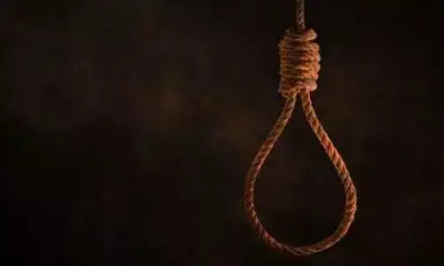 മദ്യപിച്ചെത്തിയ പിതാവ് ബലാത്സംഗം ചെയ്തു; 19കാരി ജീവനൊടുക്കി