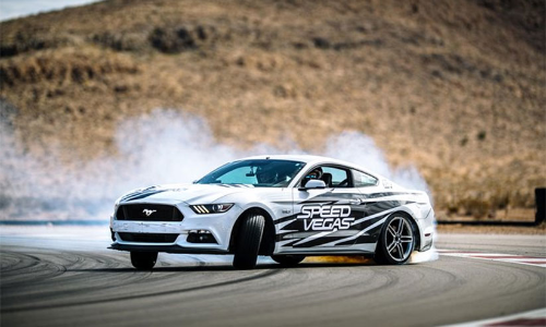 ഡ്രൈ​വി​ങ്​ അ​ഭ്യാ​സ​ങ്ങ​ളു​ടെ വേ​ദി​യാ​യി ഖോ​ർ അ​ൽ ഉ​ദൈ​ദ്​