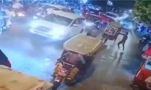 പടിഞ്ഞാറൻ ഡൽഹിയിൽ തിരക്കേറിയ റോഡിൽ വെടിവെപ്പ്; സഹോദരങ്ങൾക്ക് പരിക്ക്