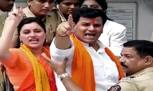 ധൈര്യമുണ്ടെങ്കിൽ എനിക്കെതിരെ മത്സരിക്കു; ഉദ്ധവ് താക്കറെയെ വെല്ലുവിളിച്ച് നവനീത് റാണ