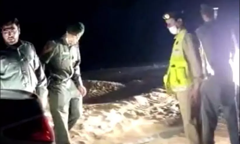 ഇരുട്ടിലായ മണിക്കൂറുകൾ; രക്ഷകരായി ദുബൈ പൊലീസ്