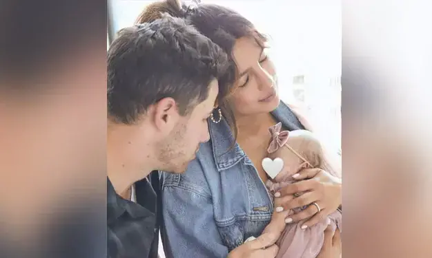 100 ദിവസത്തെ ആശുപത്രിവാസത്തിന് ശേഷം കുഞ്ഞാവ വീട്ടിലെത്തി; മകളെ കുറിച്ച കുറിപ്പുമായി പ്രിയങ്ക ചോപ്ര 100 ദിവസത്തെ ആശുപത്രിവാസത്തിന് ശേഷം കുഞ്ഞാവ വീട്ടിലെത്തി; മകളെ കുറിച്ച കുറിപ്പുമായി പ്രിയങ്ക ചോപ്ര