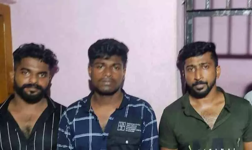 പാതിരാത്രി വീടാക്രമിച്ച് പെണ്കുട്ടിയെ കടത്തിക്കൊണ്ടുപോയ സംഘം അറസ്റ്റില് പാതിരാത്രി വീടാക്രമിച്ച് പെണ്കുട്ടിയെ കടത്തിക്കൊണ്ടുപോയ സംഘം അറസ്റ്റില്