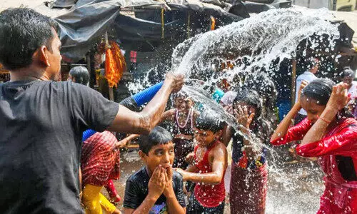 ചുട്ടുപൊള്ളുന്ന ഇന്ത്യ ചുട്ടുപൊള്ളുന്ന ഇന്ത്യ
