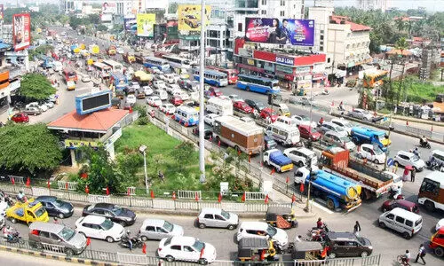 കേരളം പരിഗണിക്കേണ്ടത് സബർബൻ റെയിൽവേ