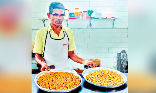 Alavikka prepare Turkish sweet