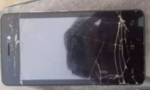 വാറന്‍റിയുള്ള ഫോൺ സർവിസ് ചെയ്തില്ല; 18,902 രൂപ നഷ്ടപരിഹാരം നൽകാൻ വിധി