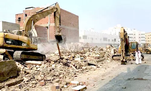 ജിദ്ദയിലെ കെട്ടിടംപൊളി; 11 ഡിസ്ട്രിക്ടുകളിലെ താമസക്കാർക്ക് അറിയിപ്പ് നൽകിത്തുടങ്ങി