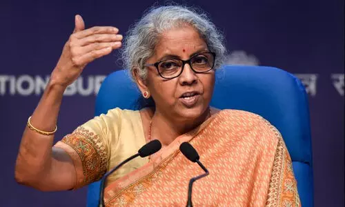 ശബ്ദതടസം അനുഭവപ്പെട്ട് പ്രാസംഗിക; വെള്ളം നൽകി നിർമല സീതരാമൻ -വിഡിയോ വൈറൽ ശബ്ദതടസം അനുഭവപ്പെട്ട് പ്രാസംഗിക; വെള്ളം നൽകി നിർമല സീതരാമൻ -വിഡിയോ വൈറൽ