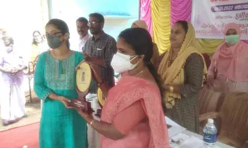 കോവിഡ് മുന്നണി പോരാളികളെ ആദരിച്ചു കോവിഡ് മുന്നണി പോരാളികളെ ആദരിച്ചു