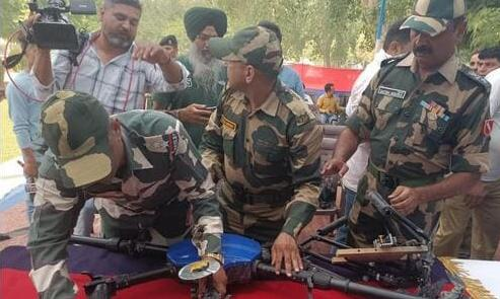 10.6 കിലോ മയക്കുമരുന്ന് കടത്താൻ ശ്രമിച്ച പാക് ഡ്രോൺ ബി.എസ്.എഫ് വെടിവെച്ചിട്ടു