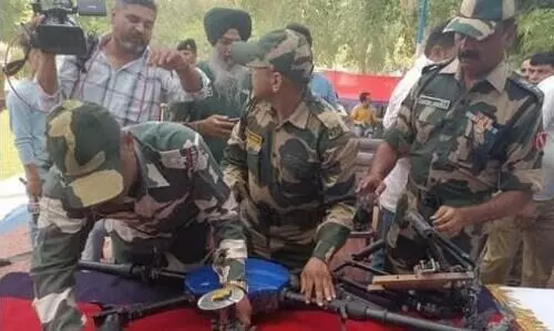 10.6 കിലോ മയക്കുമരുന്ന് കടത്താൻ ശ്രമിച്ച പാക് ഡ്രോൺ ബി.എസ്.എഫ് വെടിവെച്ചിട്ടു