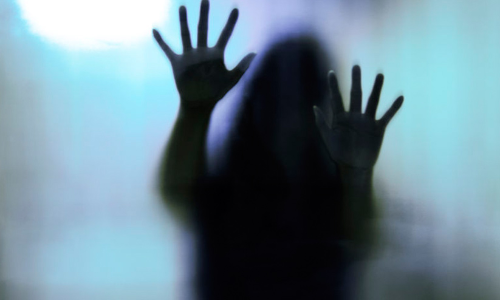 മകന്റെ മുന്നിൽ വെച്ച് യുവതിയെ മന്ത്രവാദി ദിവസങ്ങളോളം ബലാത്സംഗത്തിനിരയാക്കി