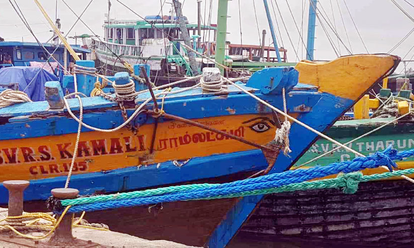 കാലാവസ്ഥ പ്രതികൂലം; ബേപ്പൂരിൽ ഉരു ചരക്കുനീക്കം അനിശ്ചിതത്വത്തിൽ കാലാവസ്ഥ പ്രതികൂലം; ബേപ്പൂരിൽ ഉരു ചരക്കുനീക്കം അനിശ്ചിതത്വത്തിൽ