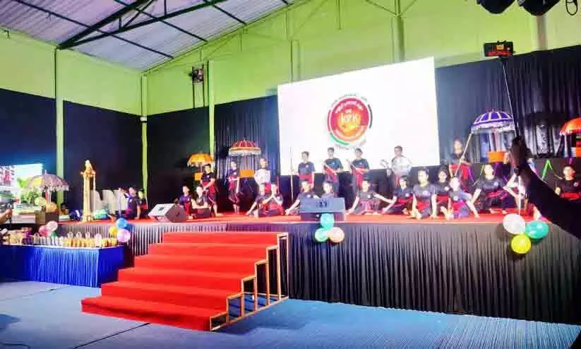 അജ്​മാനിൽ മലയാളി വനിതകളുടെ കളരിപ്പയറ്റ്