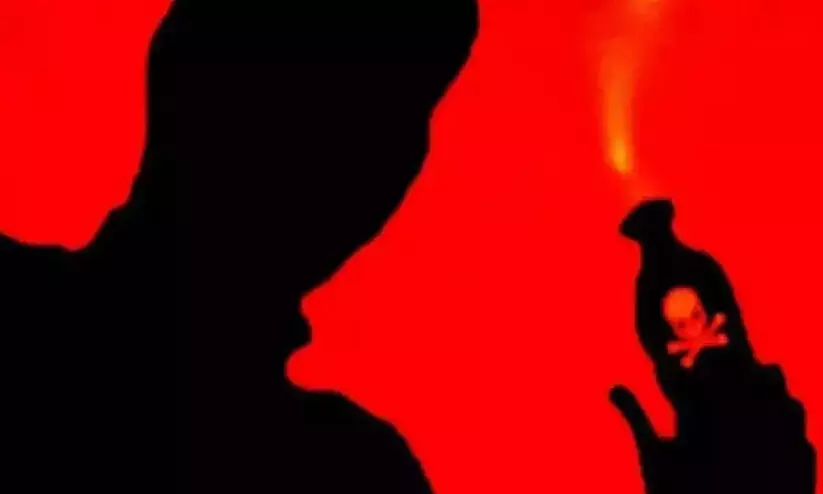 മകളെ ബലാത്സംഗം ചെയ്തവർക്കെതിരെ പരാതി നൽകി; ദമ്പതികൾക്ക് നേരെ ആസിഡ് ആക്രമണം