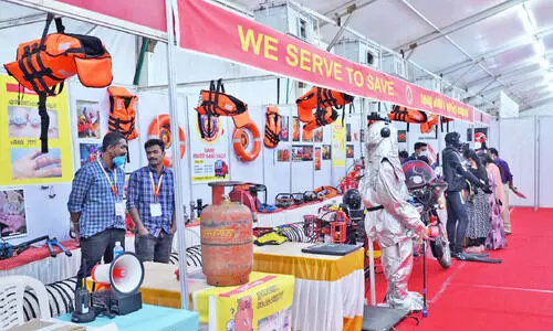 എ​ന്‍റെ കേ​ര​ളം മെ​ഗാ പ്ര​ദ​ര്‍ശ​ന വി​പ​ണ​ന മേ​ള​യി​​​ലെ അ​ഗ്‌​നി​ര​ക്ഷ സേ​ന​യു​ടെ സ്റ്റാ​ൾ