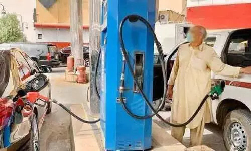 മീറ്ററിൽ കൃത്രിമം; പെട്രോൾ പമ്പുകൾ അടച്ചുപൂട്ടി