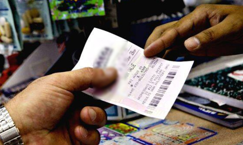 വീട്​ വിറ്റ്​ കടംവീട്ടാൻ കൂപ്പണുമായി ഇറങ്ങിയ ദമ്പതികൾക്കെതിരെ നടപടിയുമായി ലോട്ടറി വകുപ്പ്​