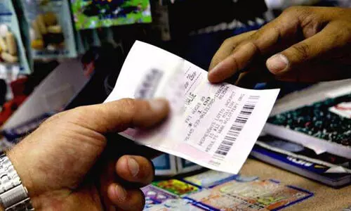 വീട്​ വിറ്റ്​ കടംവീട്ടാൻ കൂപ്പണുമായി ഇറങ്ങിയ ദമ്പതികൾക്കെതിരെ നടപടിയുമായി ലോട്ടറി വകുപ്പ്​