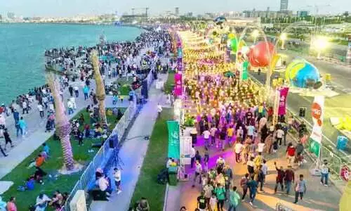 വി​നോ​ദ​സ​ഞ്ചാ​രി​ക​ളു​ടെ ഒ​ഴു​ക്കി​ൽ വ​ൻ​വ​ർ​ധ​ന​വ്