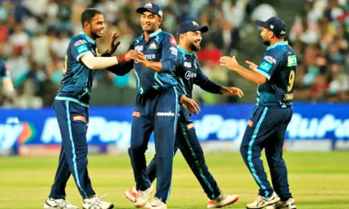 ഗുജറാത്ത് നോക്കൗട്ടിൽ; ലഖ്നോയെ 62 റൺസിന് വീഴ്ത്തി