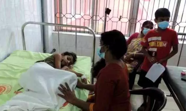 കായണ്ണയിൽ ഭക്ഷ്യ വിഷബാധ; കുട്ടികളടക്കം 100 ഓളം പേർ ചികിത്സ തേടി കായണ്ണയിൽ ഭക്ഷ്യ വിഷബാധ; കുട്ടികളടക്കം 100 ഓളം പേർ ചികിത്സ തേടി