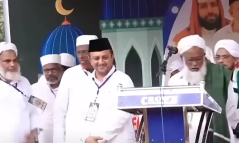 സമസ്ത നേതാവിനെ തള്ളി പ്രതിപക്ഷ നേതാവ്; മുസ്ലിം പുരോഹിതർ സ്ത്രീകളെ അടിച്ചമർത്തുന്നെന്ന് ഗവർണർ സമസ്ത നേതാവിനെ തള്ളി പ്രതിപക്ഷ നേതാവ്; മുസ്ലിം പുരോഹിതർ സ്ത്രീകളെ അടിച്ചമർത്തുന്നെന്ന് ഗവർണർ