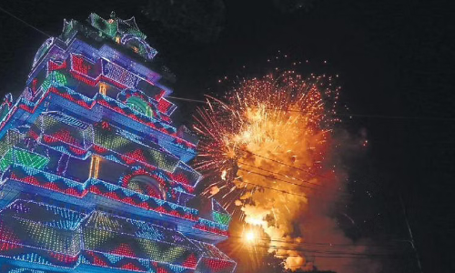 പ്രകൃതി അനുവദിച്ചാൽ എത്രയും പെട്ടെന്ന്​ തൃശൂർ പൂരം വെടിക്കെട്ട്​ നടത്തും -മന്ത്രി