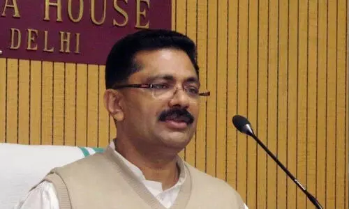 സമീപ കാലത്ത് കേൾക്കേണ്ടിവന്ന അറുവഷളൻ ന്യൂസുകളിൽ ഒന്ന്; പുരസ്കാരത്തിന് ക്ഷണിച്ച പെൺകുട്ടിയെ അധിക്ഷേപിച്ചതിനെതിരെ കെ.ടി. ജലീൽ