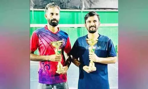 ഫ്ര​ൻ​ഡ്​​സ്​ സ​ർ​ഗ​വേ​ദി ബാ​ഡ്മി​ന്റ​ൺ: ടൂ​ർ​ണ​മെ​ന്‍റ്​ മ​ത്സ​ര​ത്തി​ൽ 12 ടീ​മു​ക​ളാ​ണ് മാ​റ്റു​ര​ച്ചു