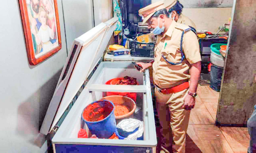 കട്ടപ്പനയിൽ ഹോട്ടലുകളിൽനിന്ന്  പഴകിയ ഭക്ഷണം പിടിച്ചു