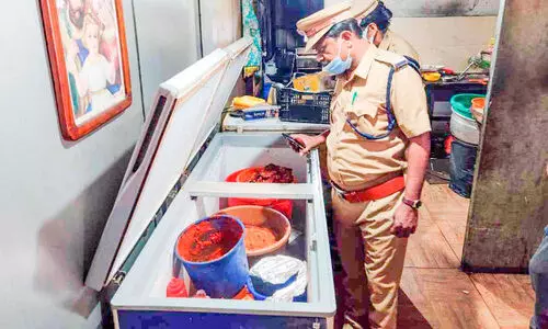 കട്ടപ്പനയിൽ ഹോട്ടലുകളിൽനിന്ന്  പഴകിയ ഭക്ഷണം പിടിച്ചു