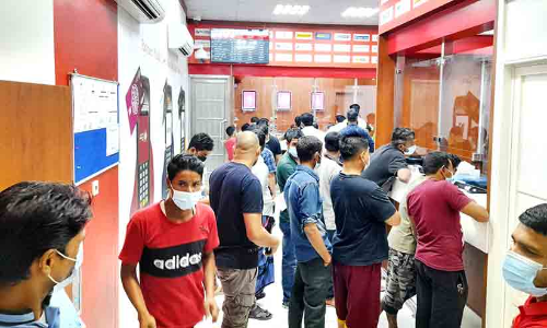 മൂല്യമിടിഞ്ഞ് രൂപ; പണമയക്കാൻ തിടുക്കം