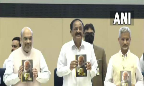 നരേന്ദ്രമോദി പ്രതിഭാസം; മോദിയുടെ 20 വർഷത്തെ ജീവിതയാത്ര ആസ്പദമാക്കിയ പുസ്തകം പ്രകാശനം ചെയ്തു