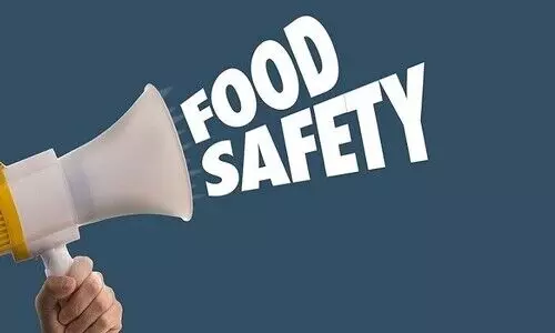 ഇ​രി​ങ്ങാ​ല​ക്കു​ട​യി​ൽ ഹോ​ട്ട​ലു​ക​ളി​ൽ മി​ന്ന​ൽ പ​രി​ശോ​ധ​ന; പ​ഴ​കി​യ ഭ​ക്ഷ​ണം പി​ടി​ച്ചെ​ടു​ത്തു