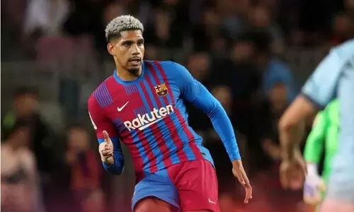 കളിക്കിടെ ബാഴ്സ താരത്തിന് തലക്കിടിയേറ്റു പരിക്ക്