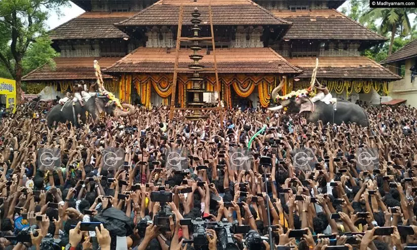 മേളം ഗംഭീരം; വെടിക്കെട്ടിൽ ആശങ്കയും നിരാശയും; പൂരനഗരി കാത്തിരിപ്പിൽ മേളം ഗംഭീരം; വെടിക്കെട്ടിൽ ആശങ്കയും നിരാശയും; പൂരനഗരി കാത്തിരിപ്പിൽ